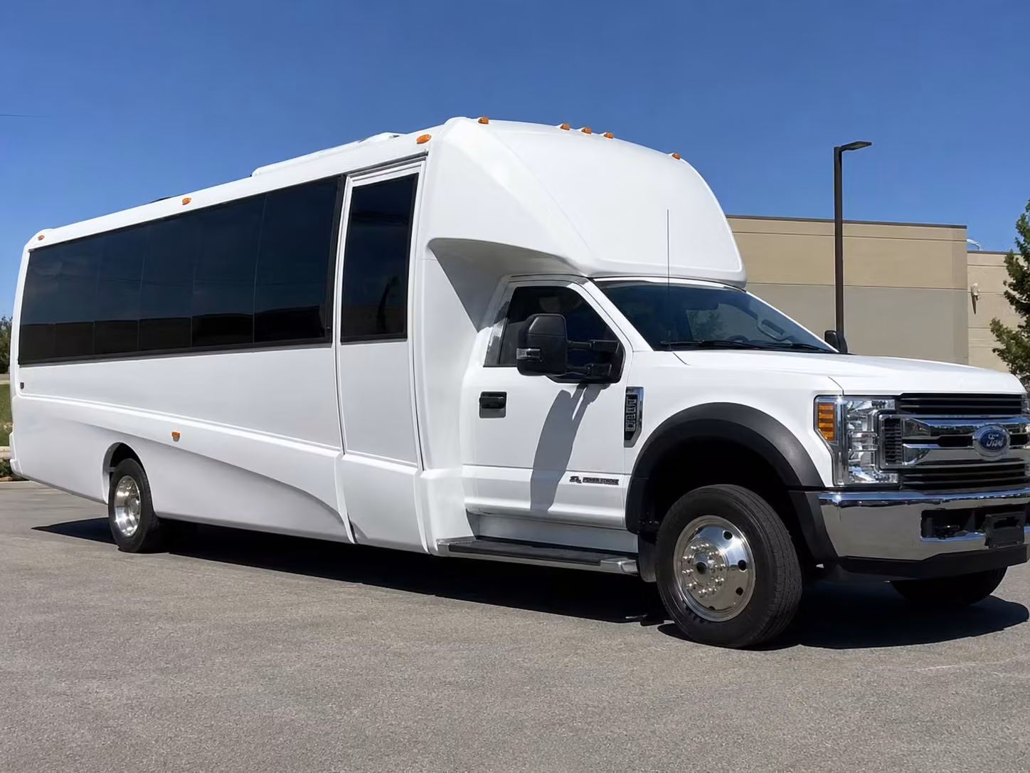lynn 15 passenger minibus rental