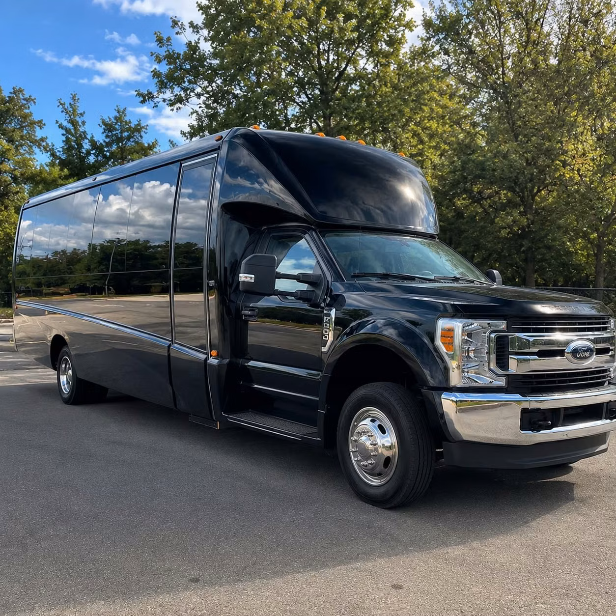 lynn 18 passenger minibus rental